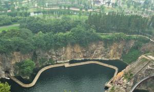 上海辰山植物園礦坑浮橋