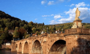 修建新橋替換舊橋：德國新內卡河高架橋